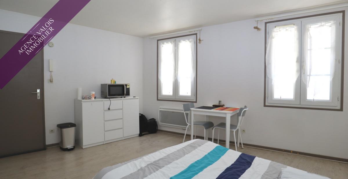 Immeuble de 104 m² avec 3 T2 et un Studio.